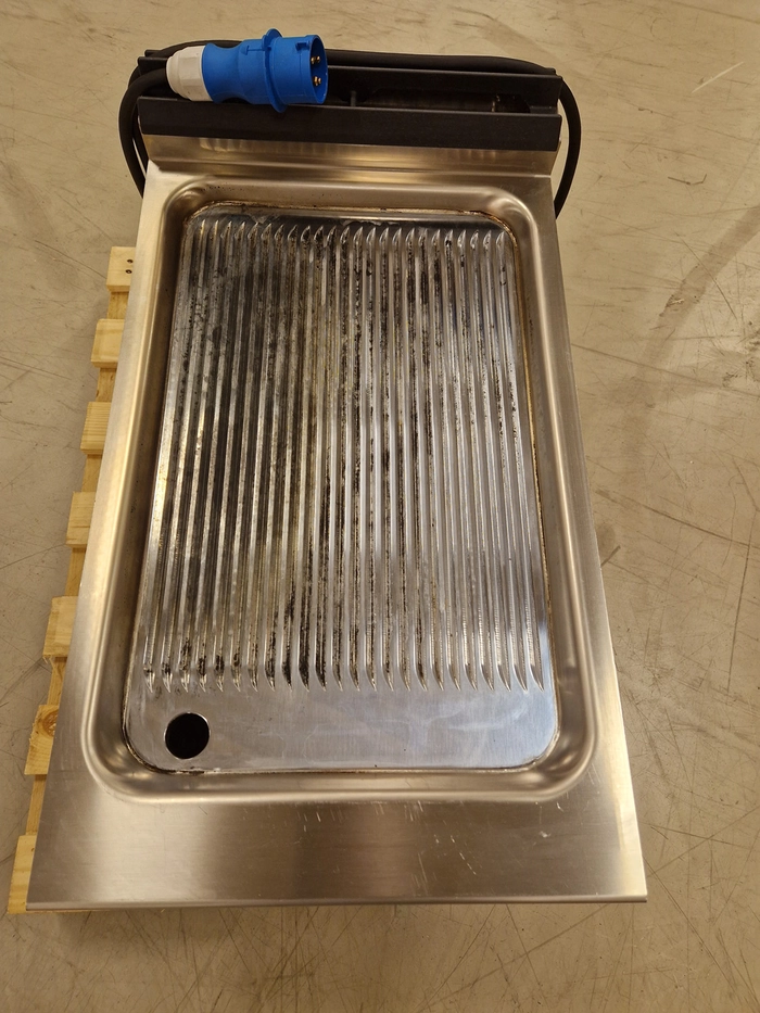 Icon7000 flatgrill, rillet kromplate