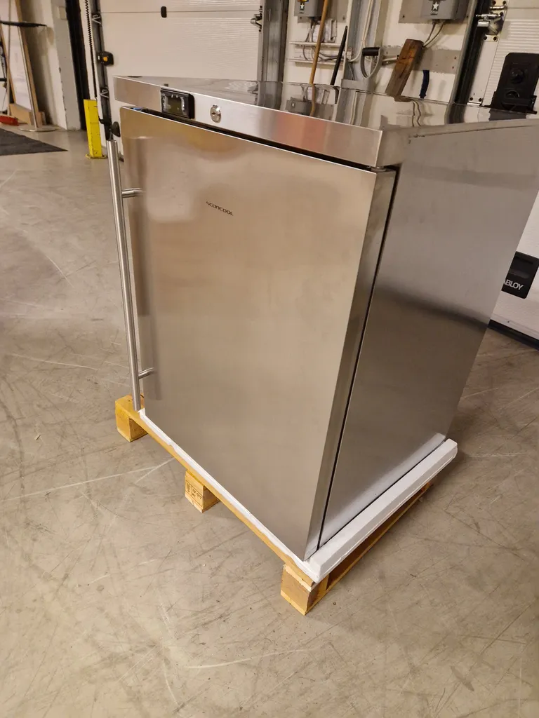 Underbenk kjøleskap - SK 145 E