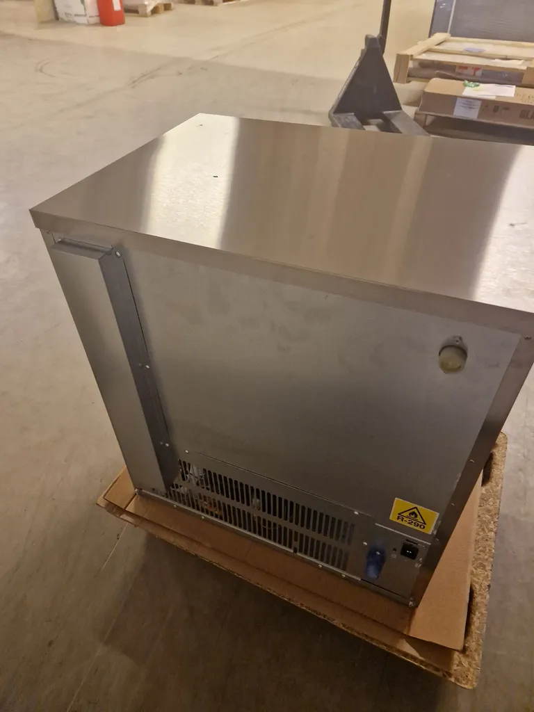 Hoshizaki IM-45CNE-HC isbitmaskin med innebygget binge