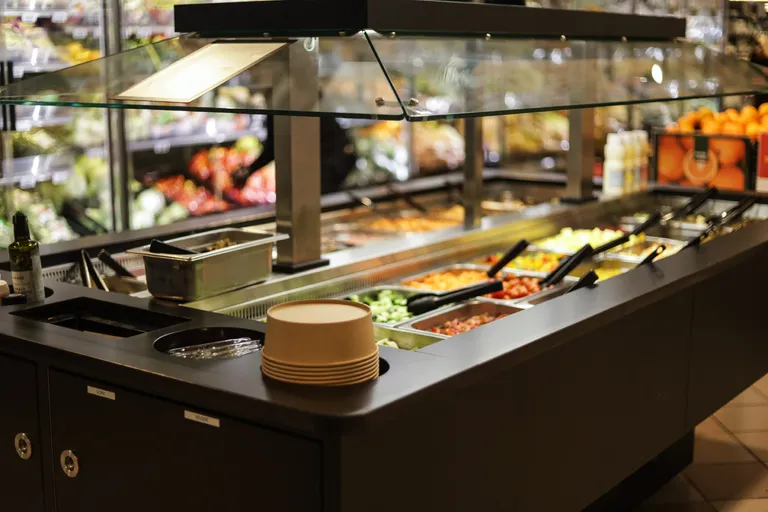 Foodtech salatbar 14 GN med glassoverbygg
