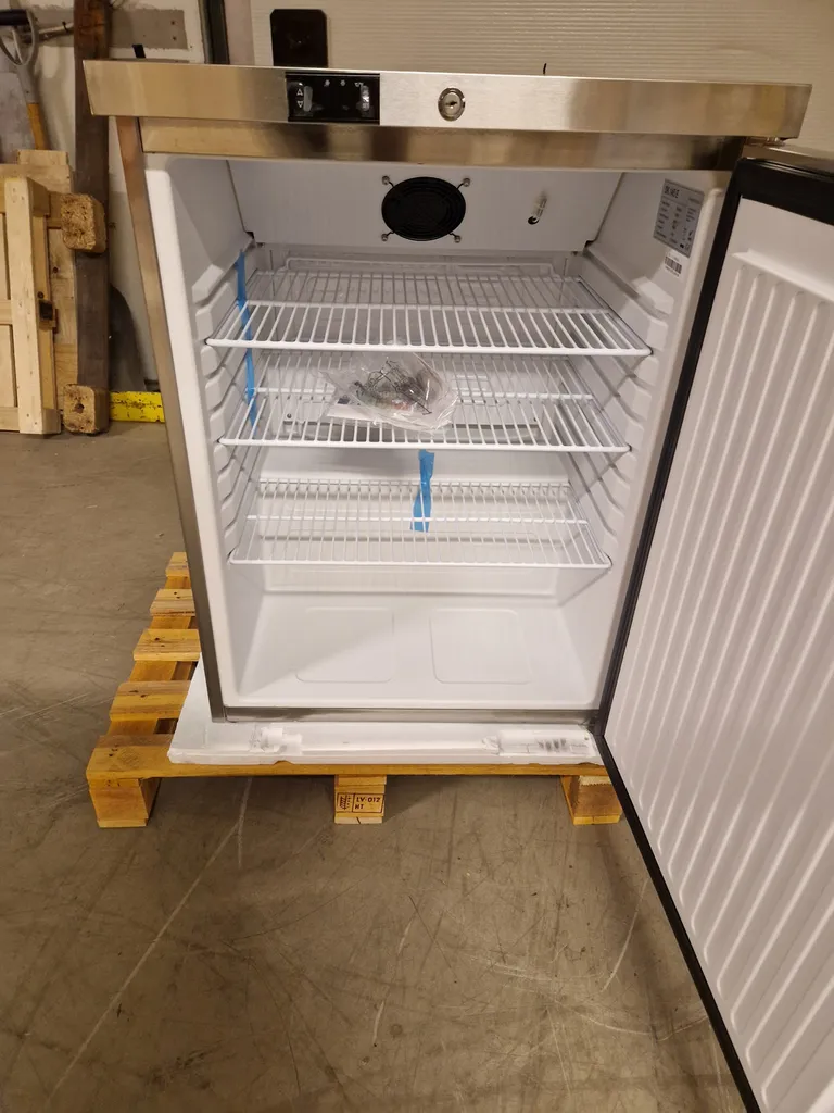 Underbenk kjøleskap - SK 145 E