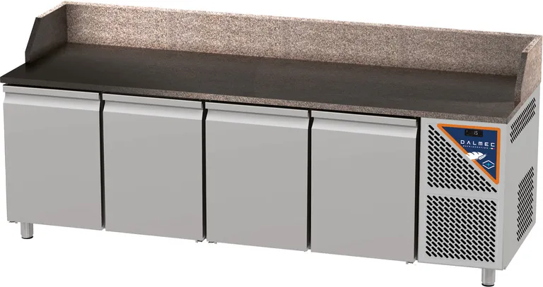 Kjølt pizzabenk med oppkant, 4 dører